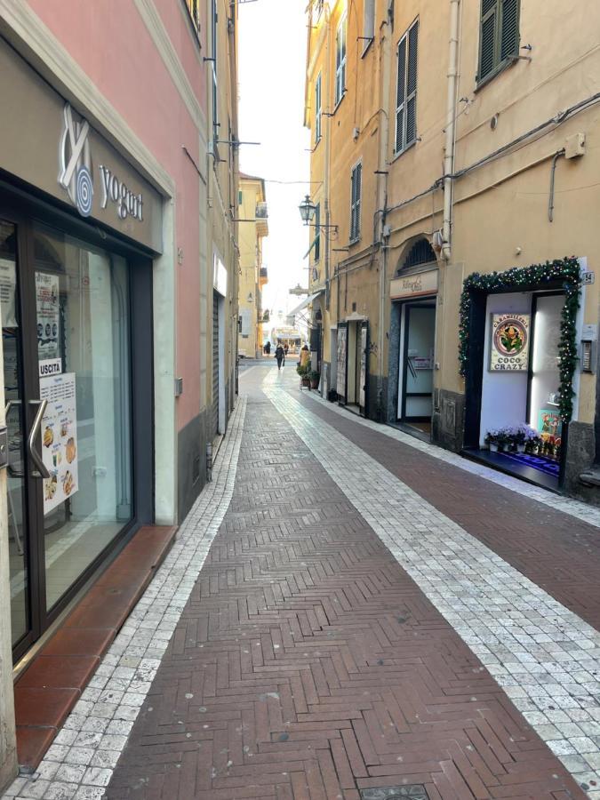 Casa Vacanza A 100 Metri Dal Mare Imperia Exterior foto